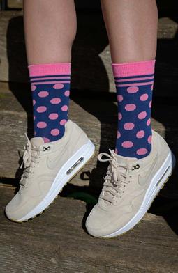 Rosa Gepunktete Socken