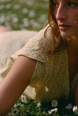 Nénés Kleid Inès Flower Print Gelb 