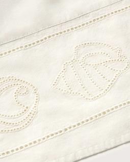 Thinking MU Top Raida Embroidered White