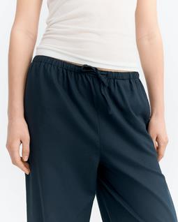 Thinking MU Hose Brigitte Handbestickt Entspannt Navy