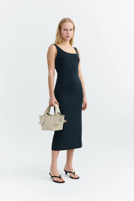 Thinking MU: Dress Adu Slim Black