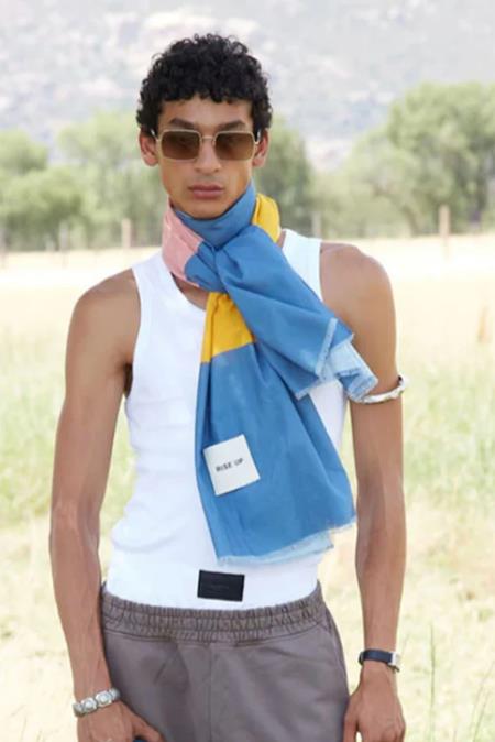 VERB TO DO: Sjaal Rise Up Blauw