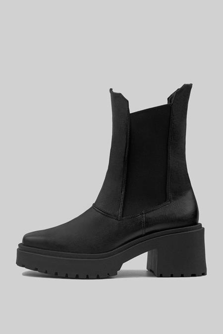 Squared Chelsea Boots Black Squared Chelsea Boots Black
