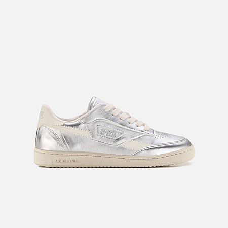 Sneakers M89 Icon Silver via Shop Like You Give a Damn