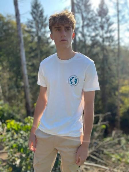 IT'S PAWSOME: T-Shirt Whiskey White World Edition