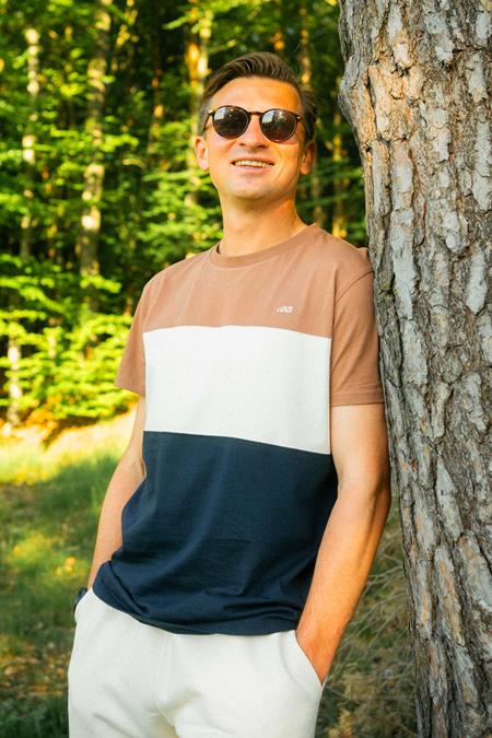 T-Shirt Color Block Chocolate Malt/Oat Milk/Navy