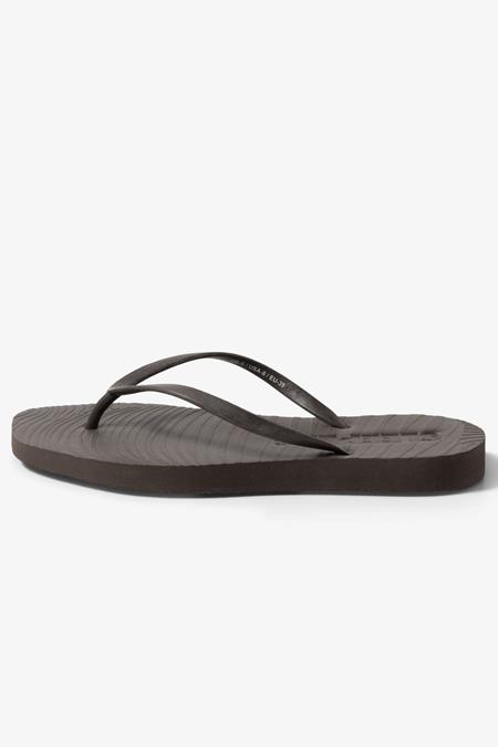 SLEEPERS: Teenslippers Taps Toelopend Bruin