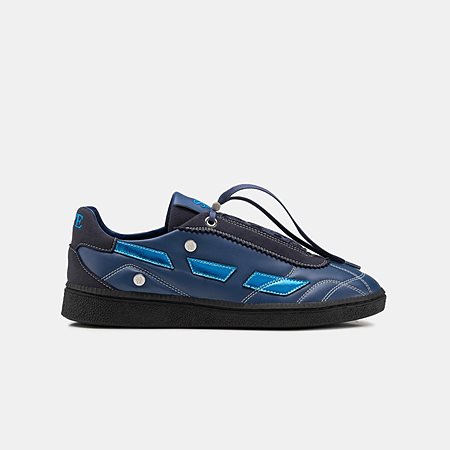 Sneakers M70 Apollo Navy & Midnight via Shop Like You Give a Damn