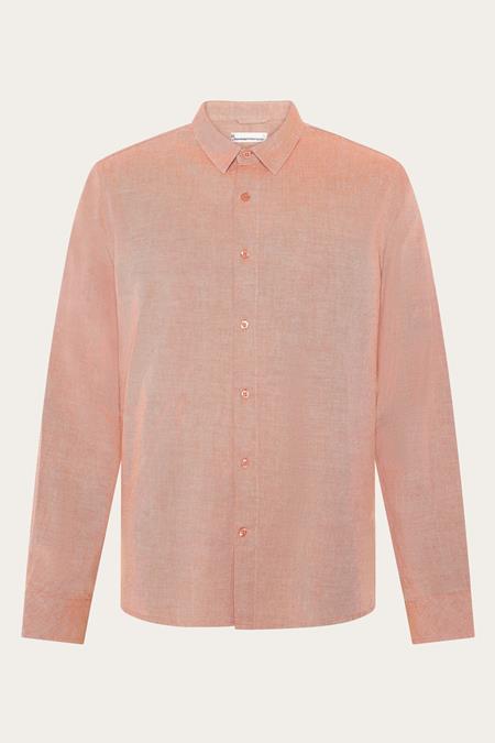 Overhemd Van Lichte Keperstof Met Een Baksteenrode Tint
