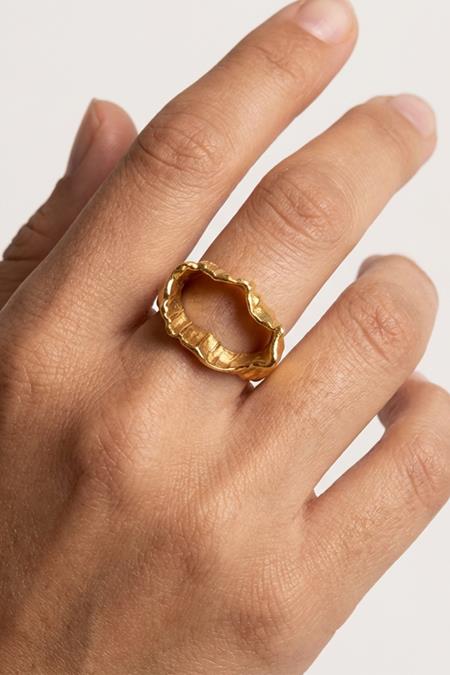 Les Reines: Ring Golden Crê...