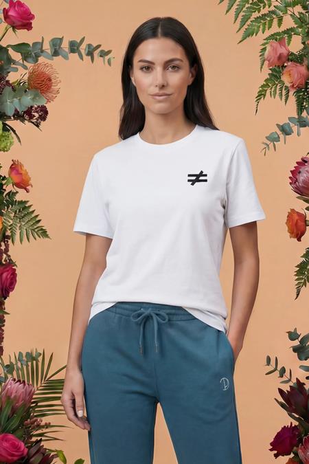 T-Shirt Different White