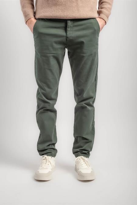 Flax and Loom: Chino's Regular Fit Donkerbos