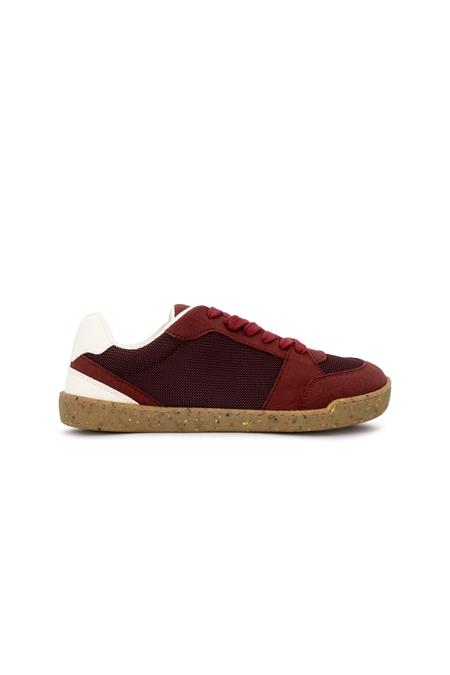 newve: Sneaker Genesis Beere