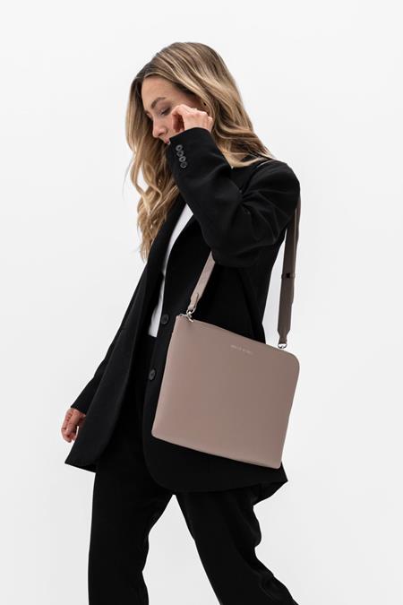 DENISE ROOBOL: Laptop Sleeve 13 Inch Cafe Latte