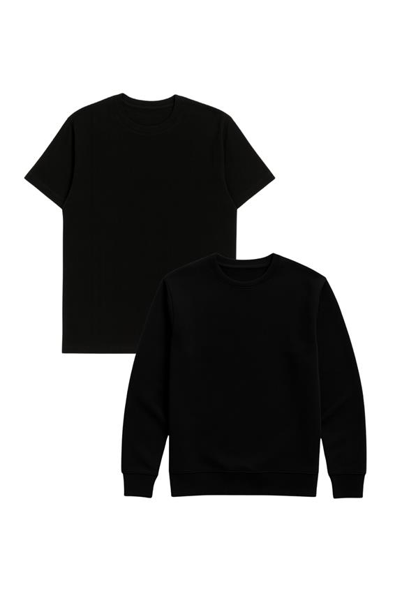 Set Bestaande Uit Een T-Shirt En Een Sweatshirt In Het Zwart.