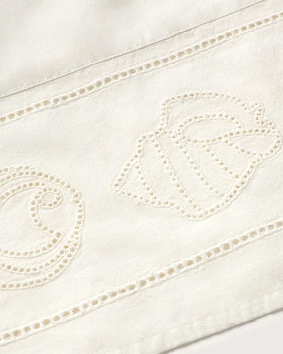 Thinking MU Top Raida Embroidered White