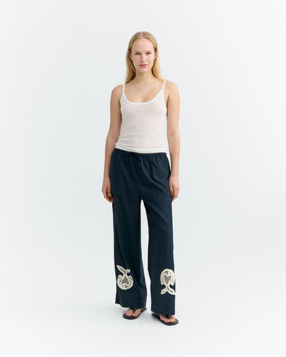 Thinking MU Hose Brigitte Handbestickt Entspannt Navy